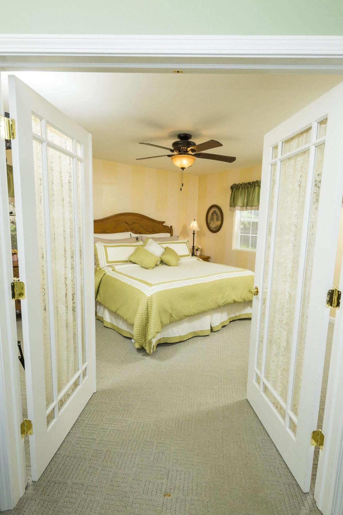 Hawk Valley Retreat & Cottages Galena Extérieur photo