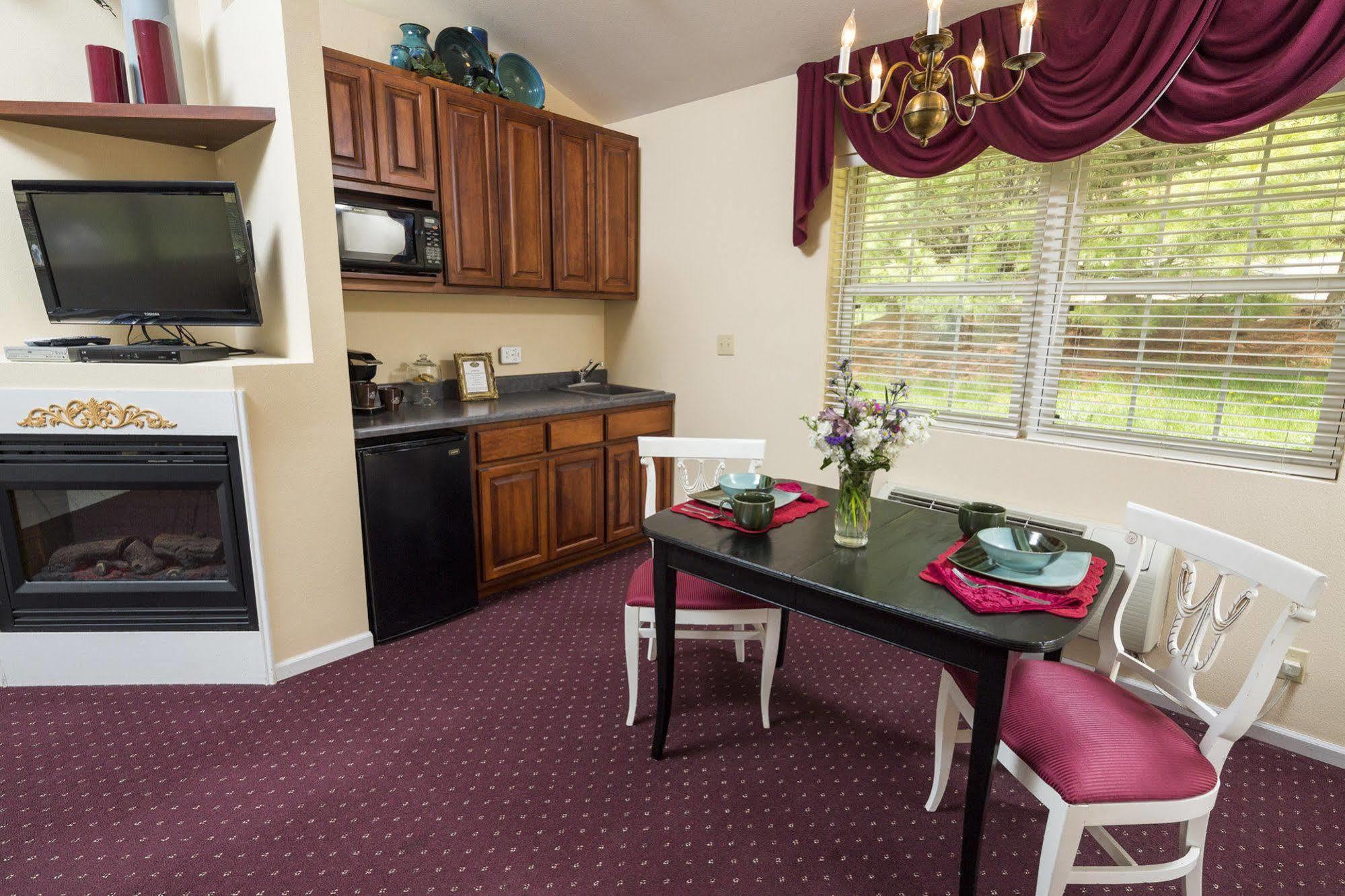 Hawk Valley Retreat & Cottages Galena Extérieur photo