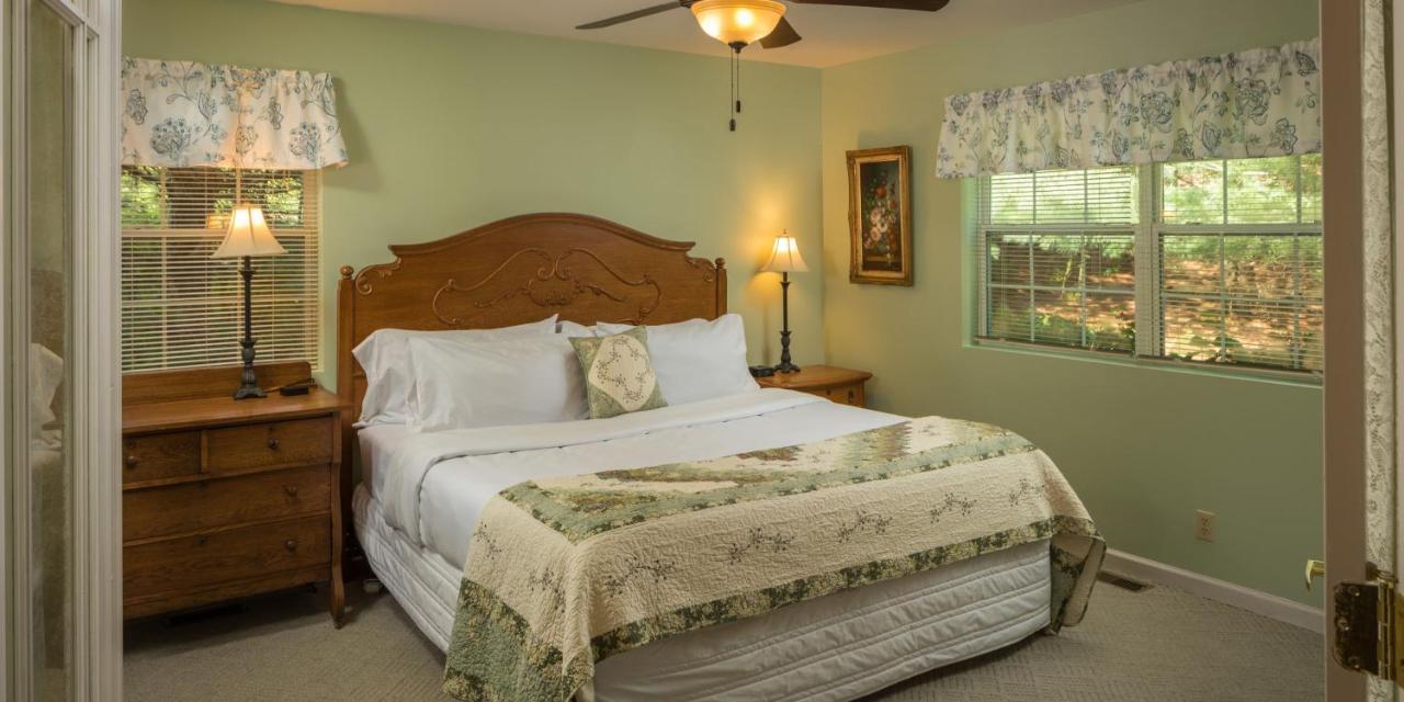 Hawk Valley Retreat & Cottages Galena Extérieur photo