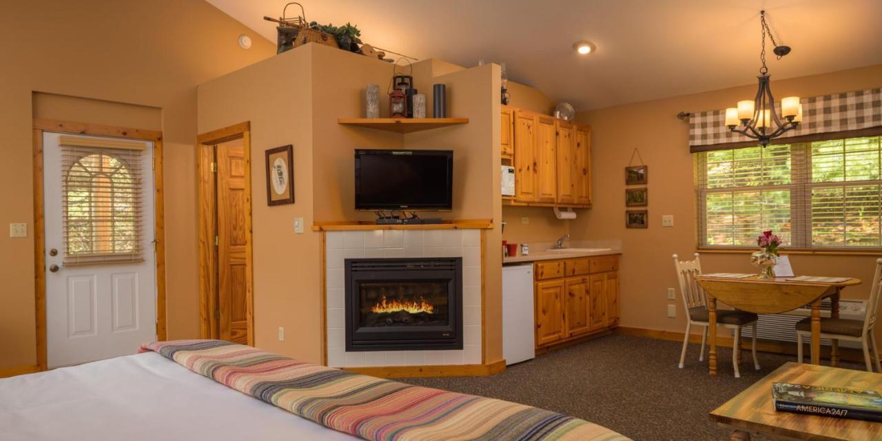 Hawk Valley Retreat & Cottages Galena Extérieur photo